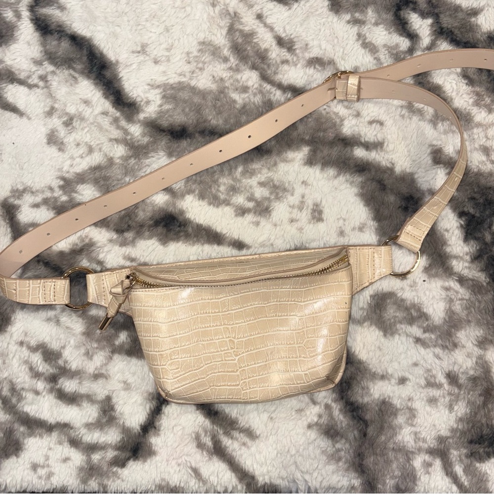 H&M Cream Crocodile-Embossed Belt Bag